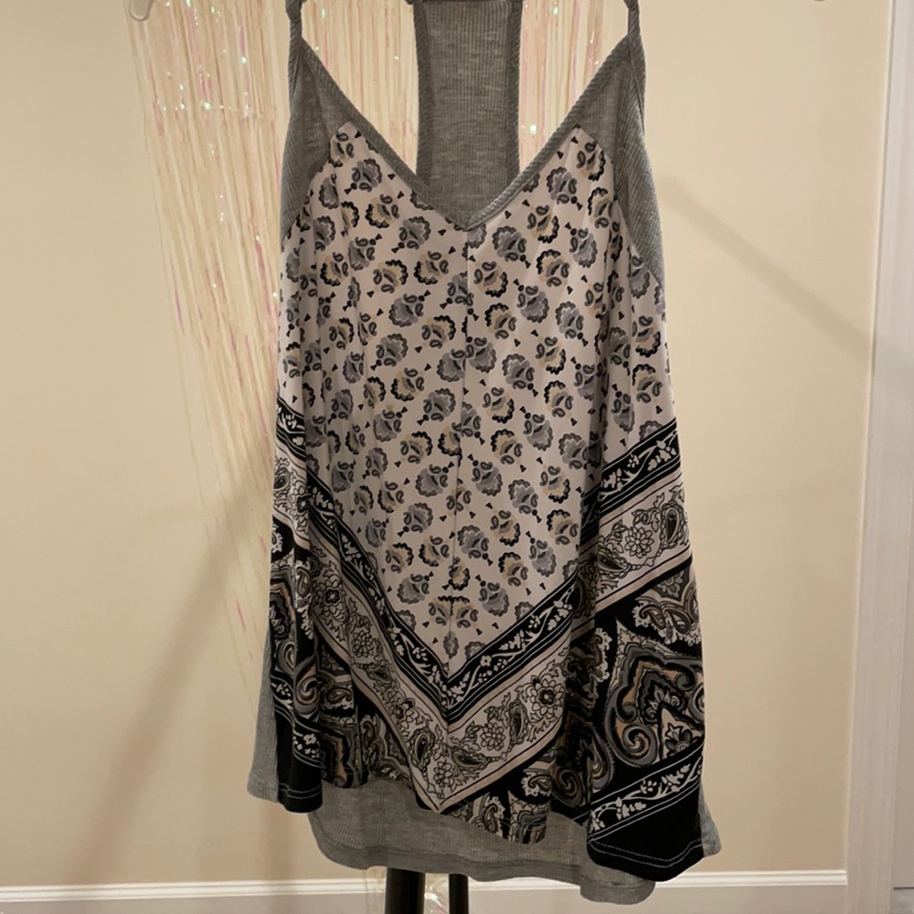 B&W patterned top